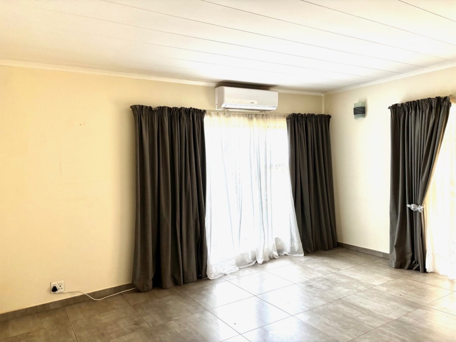 3 Bedroom Property for Sale in Flamwood North West
